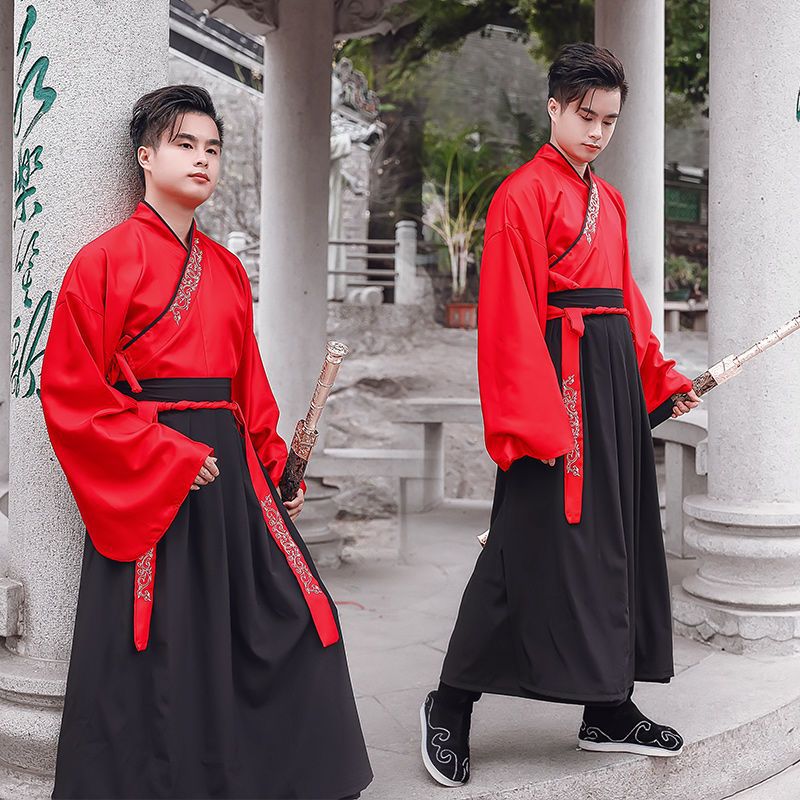 큰 소매, 위쪽은 빨간색, 아래쪽은 검은색 남성 스타일