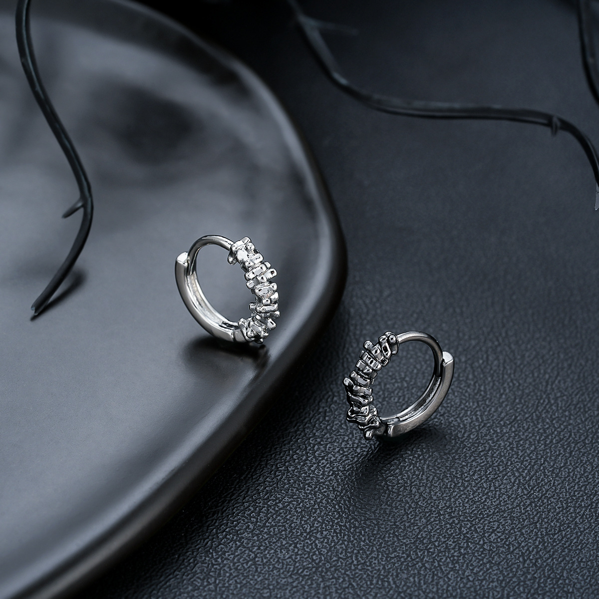 Broken Silver Circle Earrings for Men, New Design Niche Earrings for Women, High-End, Versatile and Exquisite Earrings Wholesale