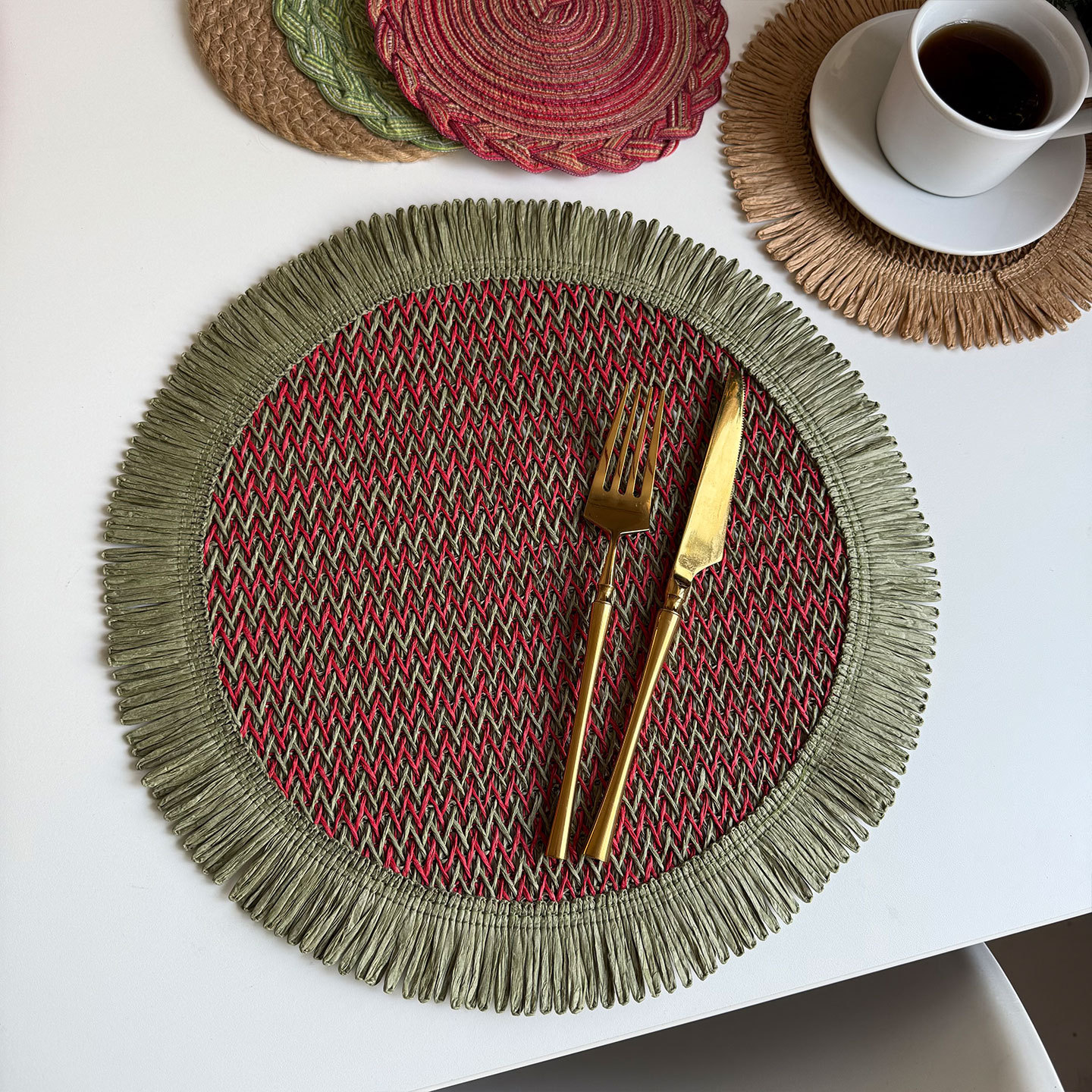 Almohadilla de mesa tejida con cuerda de papel estilo ins Almohadilla de decoración navideña de vacaciones de color a juego Almohadilla de mesa de aislamiento térmico mixto de yute tejido de papel creativo