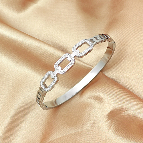 European and American fashion internet celebrity temperament oval with diamond hollow titanium steel bracelet buckle electroplating cross-border e-commerce jewelry wholesale