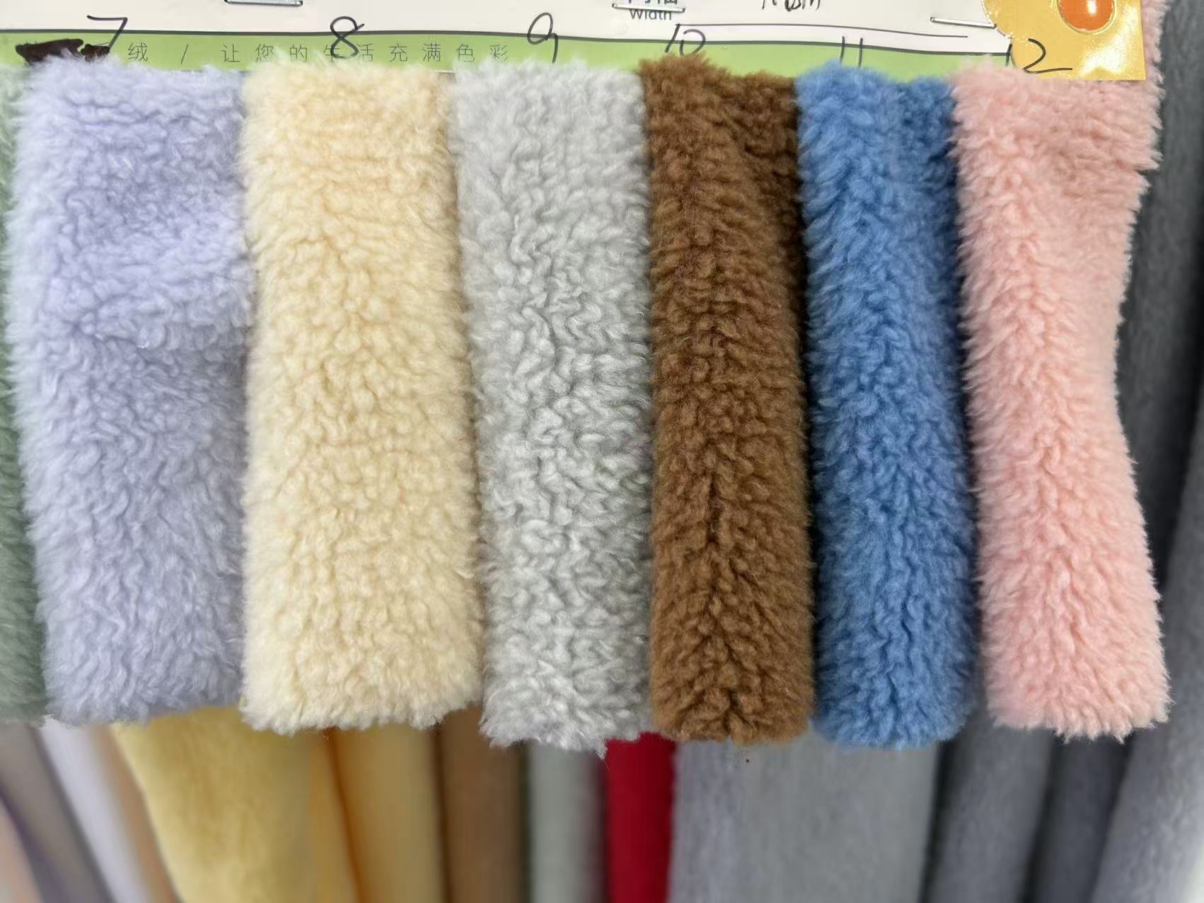 Nuevos productos de tela danesa de peluche ropa juguetes de peluche sofá zapatos sombreros almohada tela de peluche danesa boutique stock
