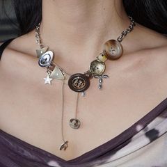 オリジナルの美ラードのボタンのシリーズのネックレスのチタンの鋼の小さい大衆の百合のパンクの鎖の骨のチェーンの中国式は古いです。
