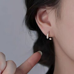 S999純銀ピアス女性水滴ネジ締めイヤリング小大衆デザイン感養耳穴C00560