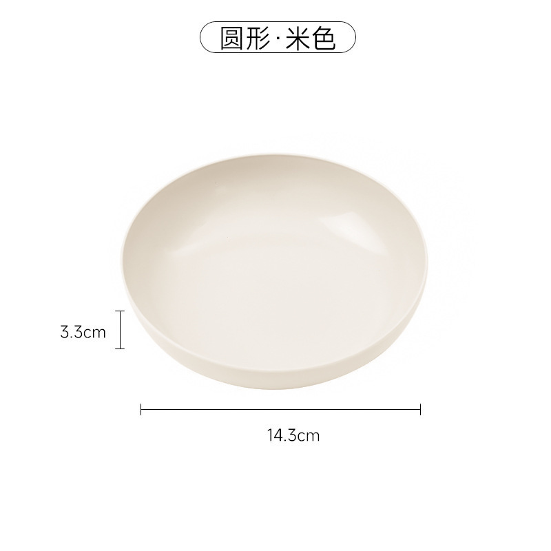 骨の皿を吐く日本の家庭用創意プラスチックの食卓に野菜の皿を置いて骨の皿の小さい皿の果物のキャンディーの皿を吐く。|undefined