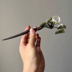 新しい中国風の古典的な無形文化遺産ベルベットの花の気質蝶の花黒檀のヘアピンクールでハイエンドの多用途のヘアアクセサリー