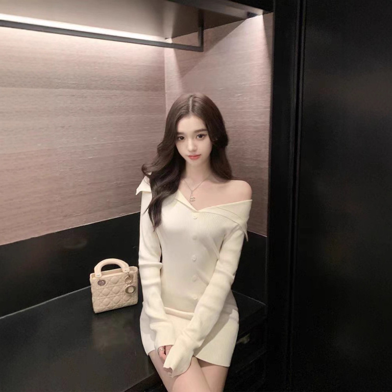 若语 11/25PM20:00新品9.5折欲感美人裙露肩翻领针织包臀裙|undefined