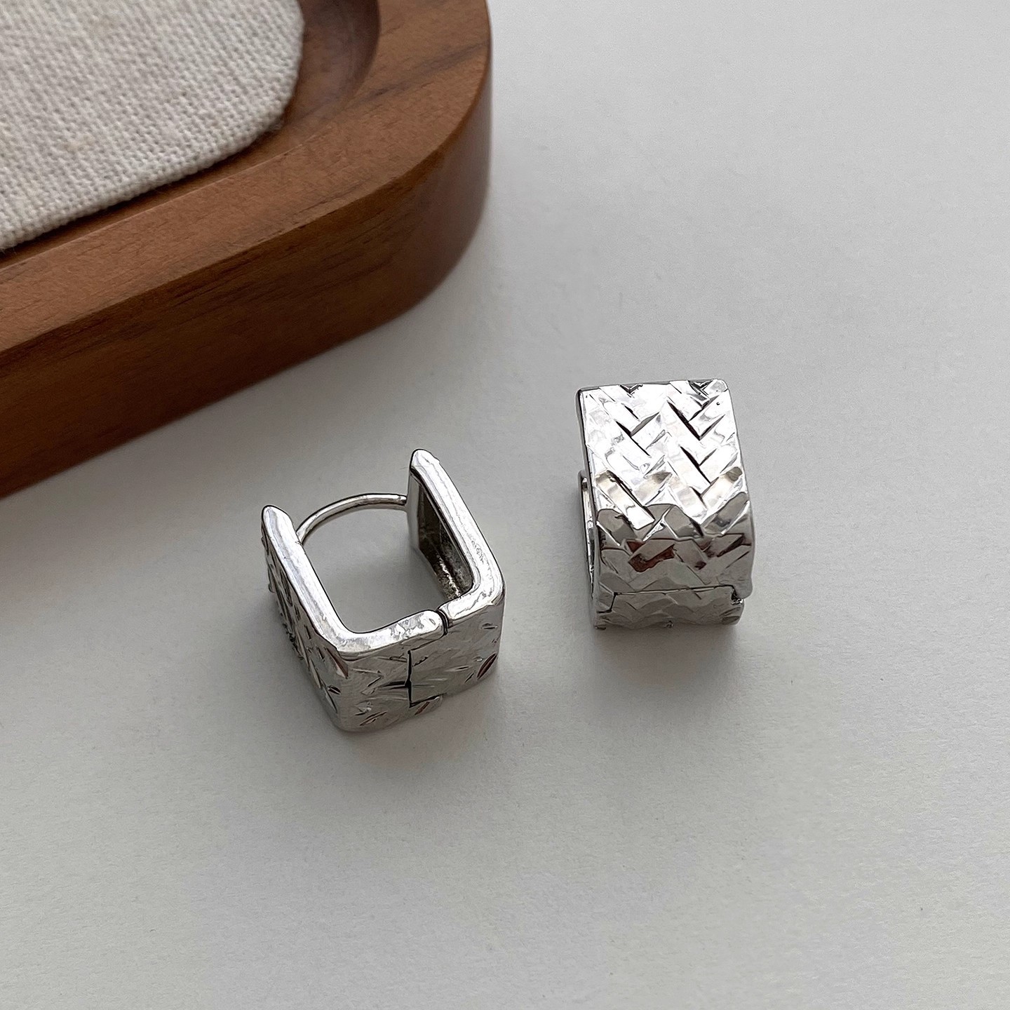 Geometric Diamond Weave Square Hoop Earrings In Vintage Style_voghion.com