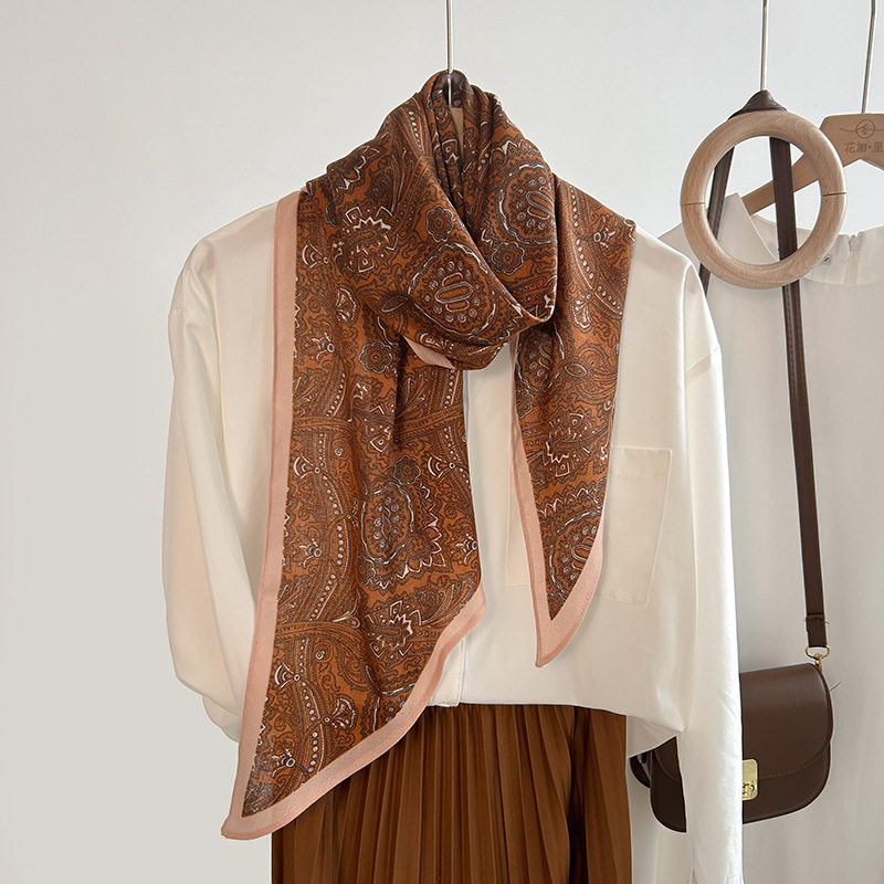 Impresión de estilo nacional retrógrado abstracto seda monocapa toallas paralelas de alto nivel nicho ropa de personalidad con bufandas de seda