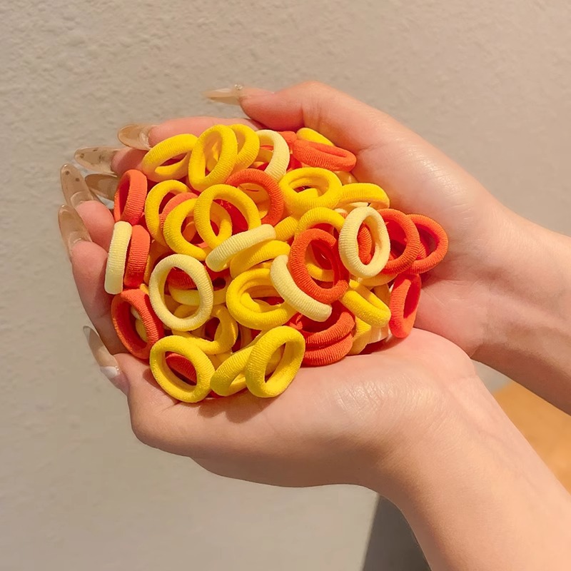 La alta elasticidad de los niños femeninos pequeños negros simples de la banda de goma no duele la banda de goma del pelo Tamaño pequeño cubierta de cuero cuerda de lazo de pelo banda de pelo tocado