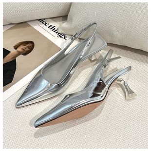 �Ը�С��һ�֎�������Ь2025�ļ��¿���|���^�\���yɫ�߸�Ь��ܛ