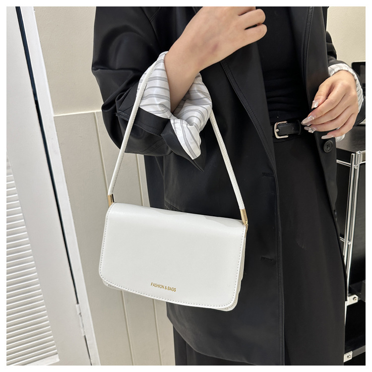 Texture simple et à la mode petit sac carré 2024 nouveau sac à bandoulière polyvalent de banlieue version coréenne sac à aisselles design de niche à la mode_voghion.com