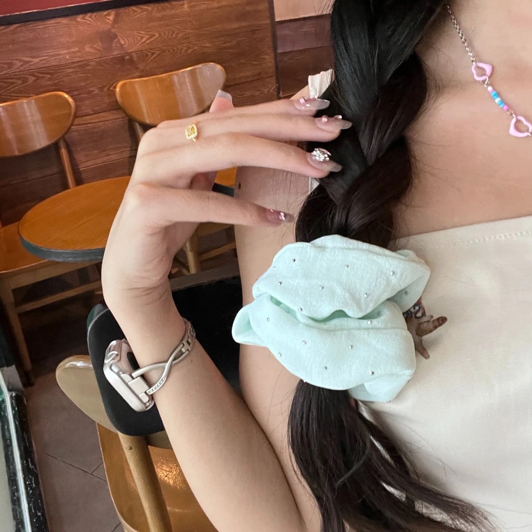 Blågrön siden-scrunchie i fransk stil håraccessoar_voghion.com