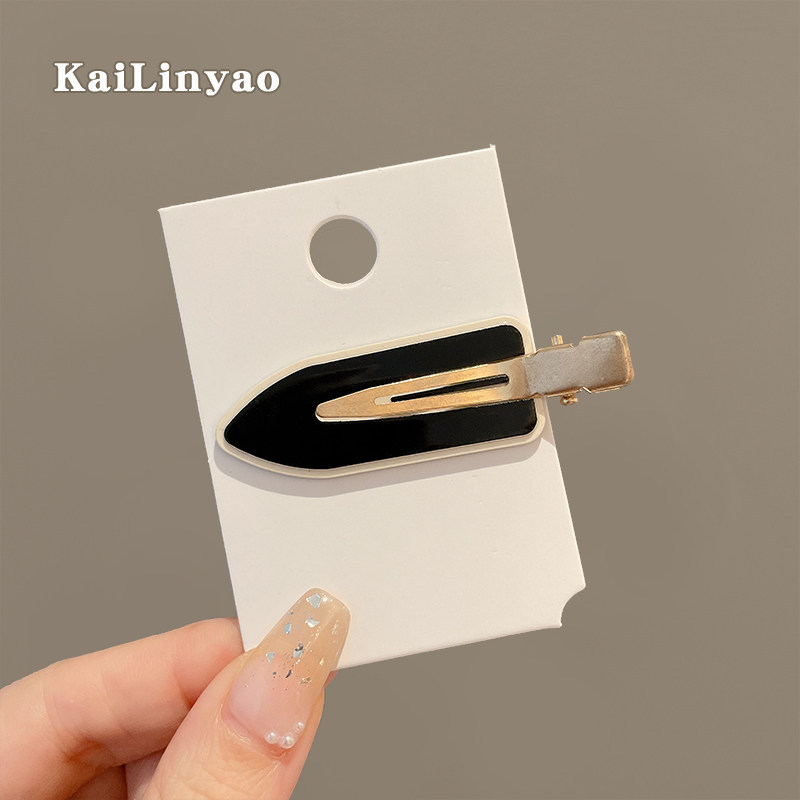 Blanco y negro simple clip para el cabello de mujeres ins estilo nicho sentido de diseño de una palabra clip para el cabello de la frente de cabello fruncado joyería clip para el cabello