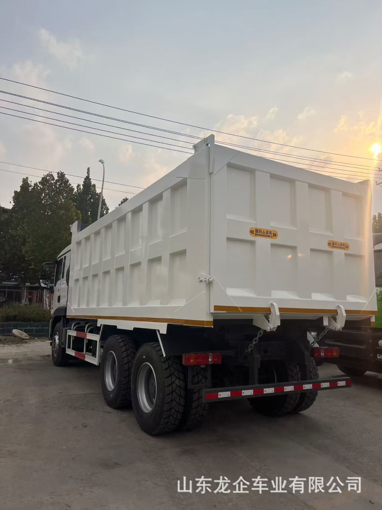 Factory Cross-Border Heavy-Duty Dump Truck Howo Tx380 Horsepower 10-Wheel Dump Truck for Engineering and Mining Transport