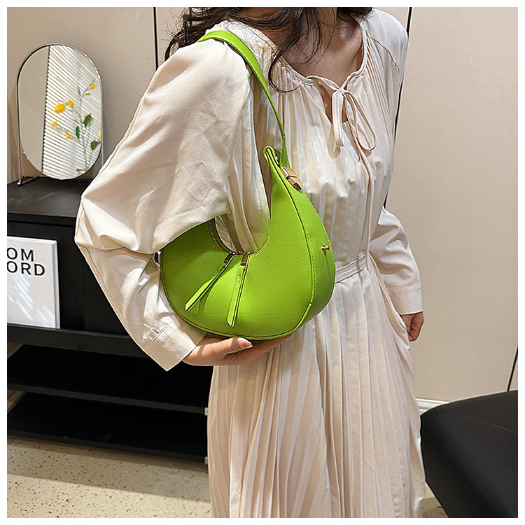 Koreanische Halbmondtasche 2024 Neue Modetasche Retro Internet Celebrity Beliebte einfache Handtasche Vielseitige Umhängetasche Großhandel_voghion.com