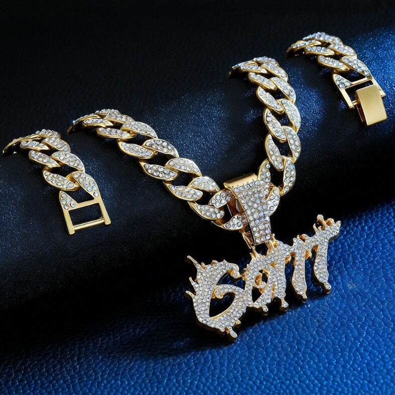 Europa y los Estados Unidos Hip-Hop lleno de diamantes cadena cubana llama Gott letras colgante collar accesorios de rap marca de moda para hombres al por mayor