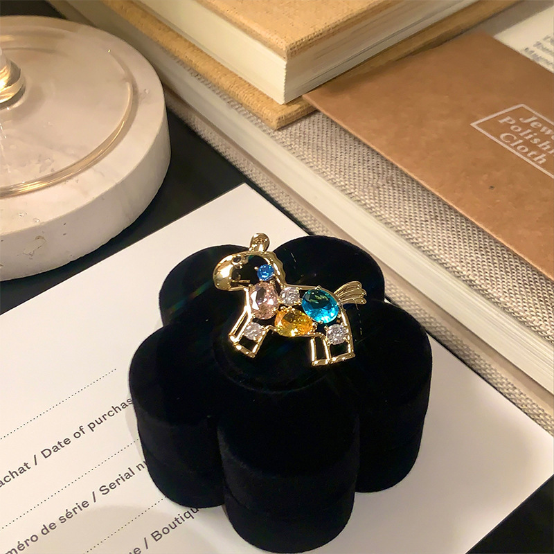 Creative Cute Colored Gemstone Zircon Pony Brooch Colorful Sparkling Diamond Niche Design Versatile Clothing Accessory