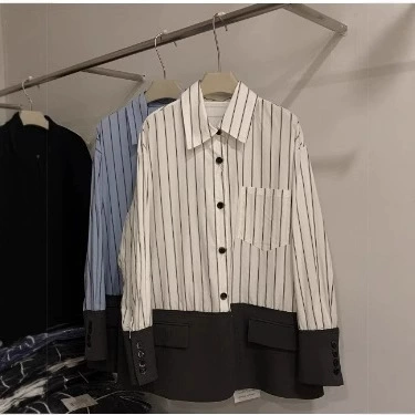 Летняя новинка 2025: рубашка свободного кроя в стиле лейзи-шик, европейский дизайн, полосатая, с цветовыми блоками, с множеством карманов, с длинным рукавом