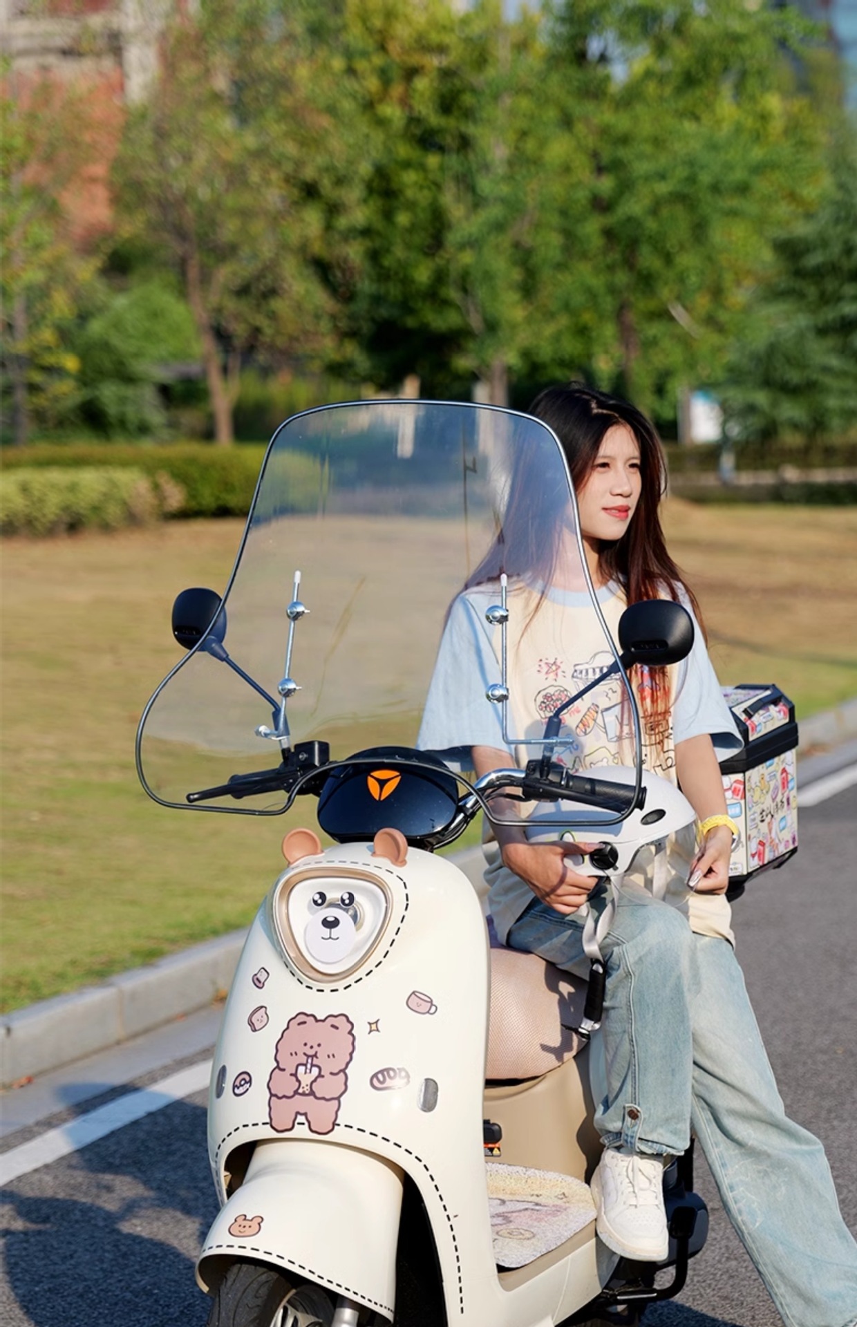 Suitable for Electric Vehicle Front Windshield Hd Hand Guard Front Windshield Scooter Motorcycle Three-Wheel Front Rain Protection