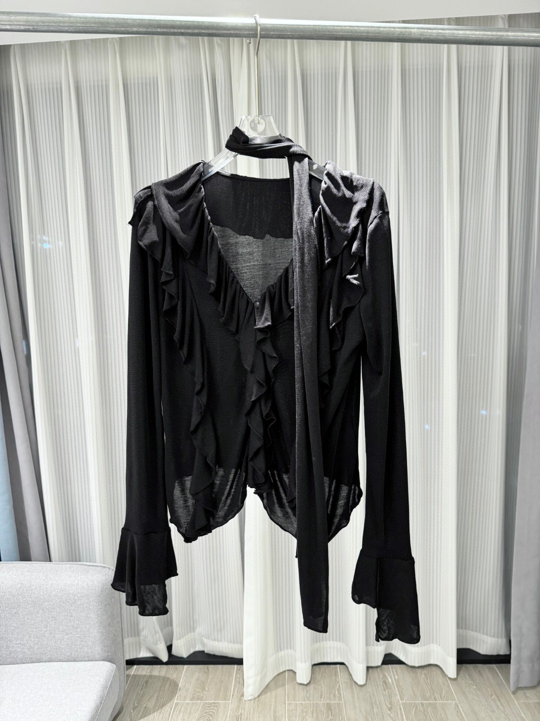 Early Autumn Dopamine Wear French Design Beautiful High-end Sense Super Good-looking Pink Ruffled Long-sleeved V-neck Shirt