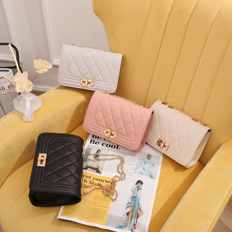 elegant cute phone bag with diamond pattern