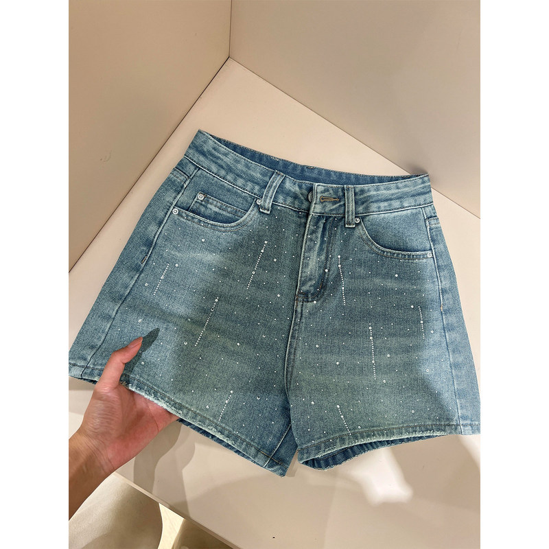 Light-Colored Rhinestone Wide-Leg Denim Shorts for Women, Summer New Style, Plus-Size, Loose Fit, Slimming, High-Waisted A-Line Hot Pants Light-Colored Rhinestone Wide-Leg Denim Shorts for Women, Summer New Style, Plus-Size, Loose Fit, Slimming, High-Waisted A-Line Hot Pants