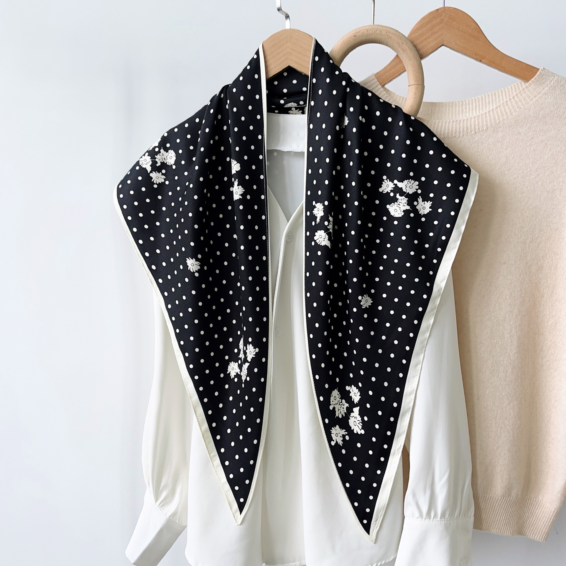 2025 nuevo estilo verano todo-fósforo cintura a juego camisa traje de mezclilla chal seda de sarga toalla triangular de moda fresca