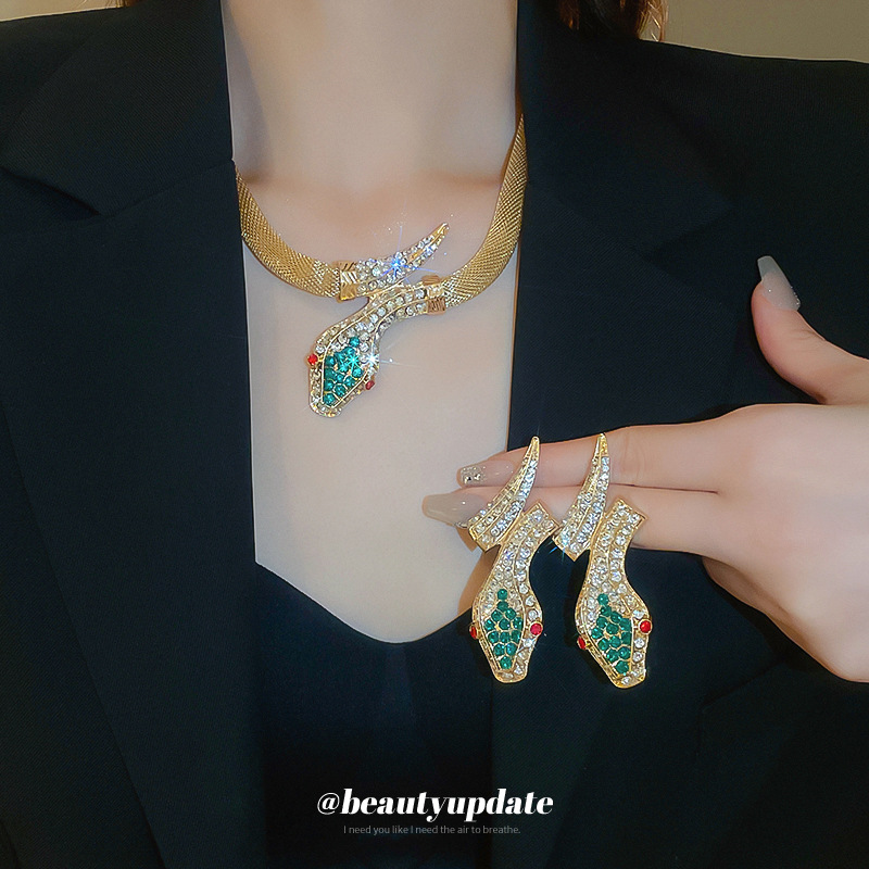 Conjunto de pendientes de collar de serpiente de diamantes transfronterizos, cadena de clavícula vintage vintage, accesorios de joyería de alta gama de nicho