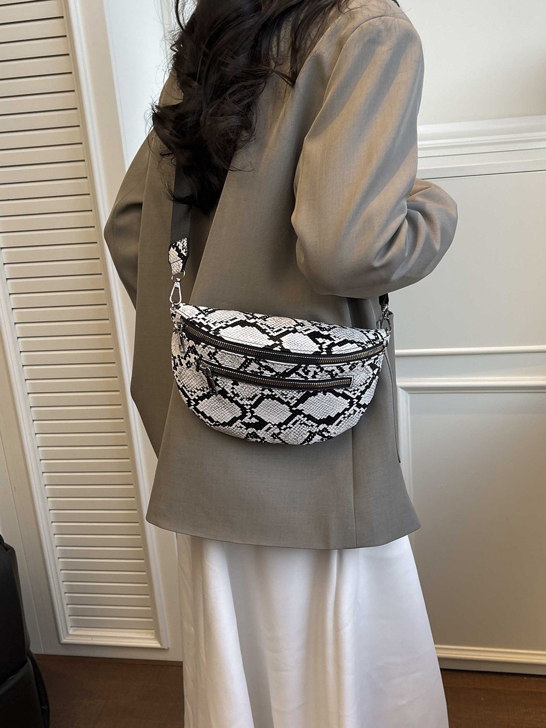 Bolso de cintura de piton para mujeres 2026 tendencia transfronteriza nueva moda europea y americana de moda ocio de viaje de hombro mochila