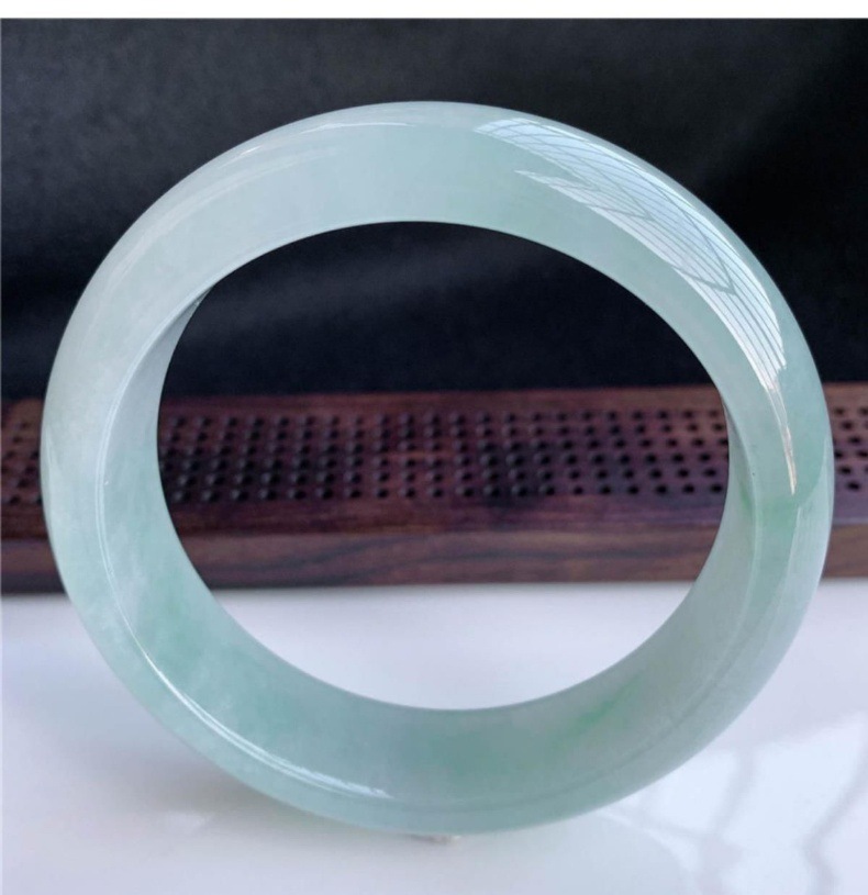 Vòng tay ngọc bích tự nhiên băng đơn sắc phiên bản rộng, dáng tròn mảnh, cao cấp chi tiết 3