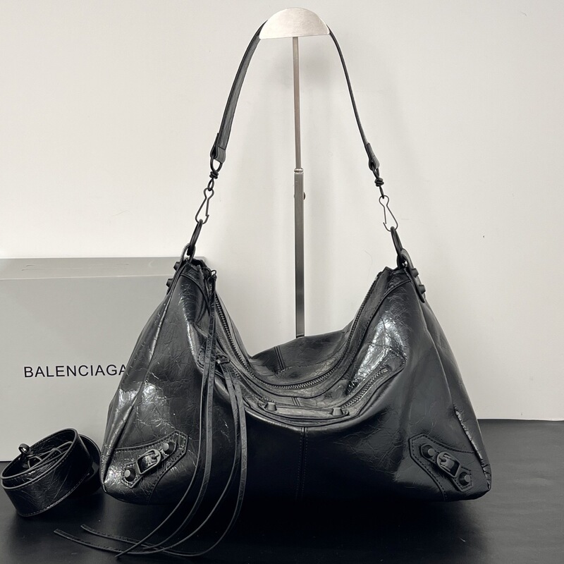 Paris B brand rivet hot-selling genuine leather bag 2026 new fashion simple waxed cowhide shoulder underarm motorcycle bag
