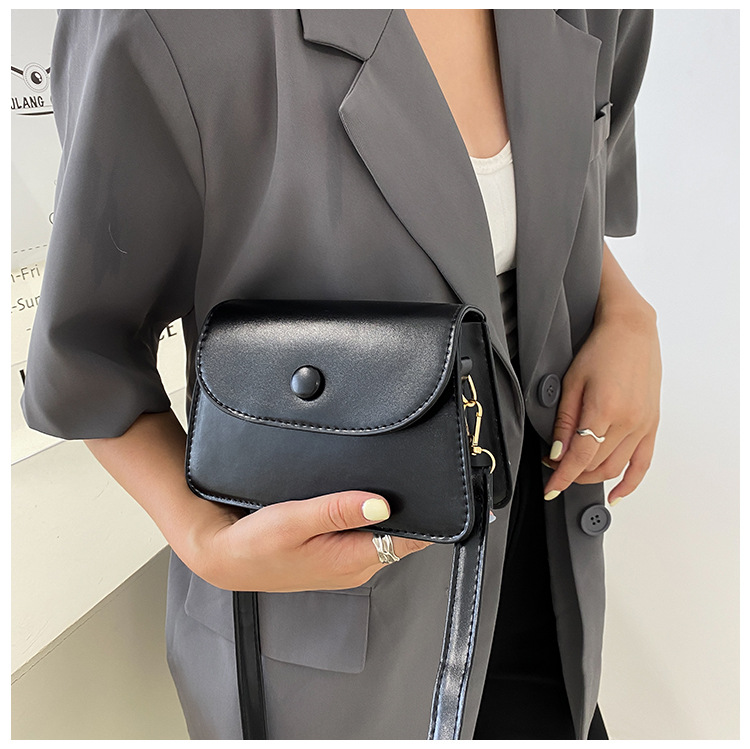 Korean New Fashionable Messenger One-shoulder Small Square Bag Wholesale Nihaojewelry display picture 8