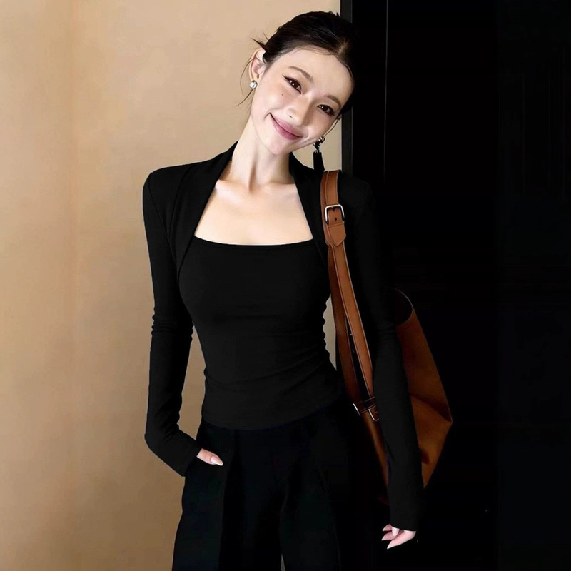 Black square-neck long-sleeve slim-fit T-shirt for women, spring and autumn, with a high-end, elegant feel, pure and alluring, with exposed collarbone Black square-neck long-sleeve slim-fit T-shirt for women, spring and autumn, with a high-end, elegant feel, pure and alluring, with exposed collarbone