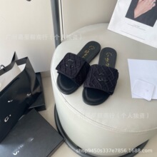 С���L2025�����¿����ЬŮ�����ۈA�^ƽ���⴩һ��ɳ������Ů