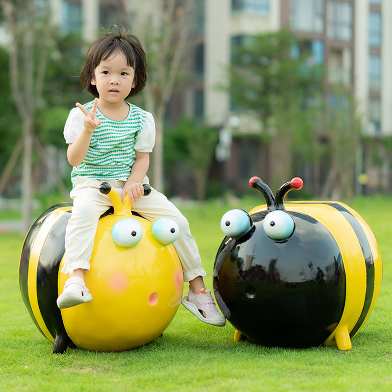 Kindergarten outdoor stool fiberglass sculpture jewelry park garden cartoon bee pig snail lawn chair