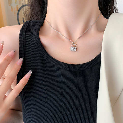 Ins light luxury niche H letter bag and necklace for women, simple and versatile, trendy clavicle chain, exquisite zirconium titanium steel ornament
