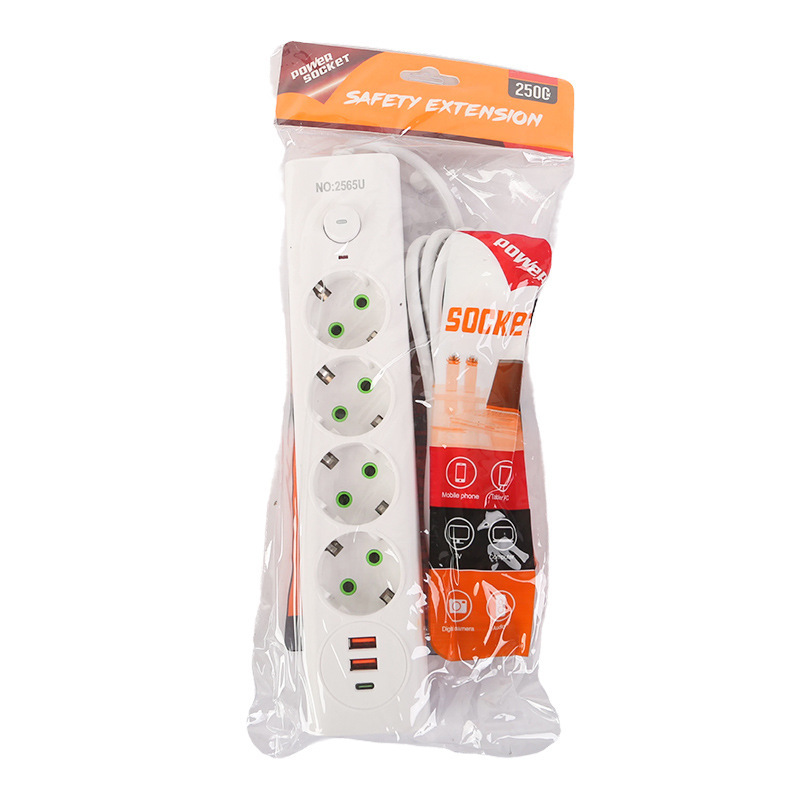 2USB + 1PD estilo europeo agujero enchufe estándar europeo ruso transfronterizo comercio electrónico blanco y negro bolsa de caja 4 agujeros