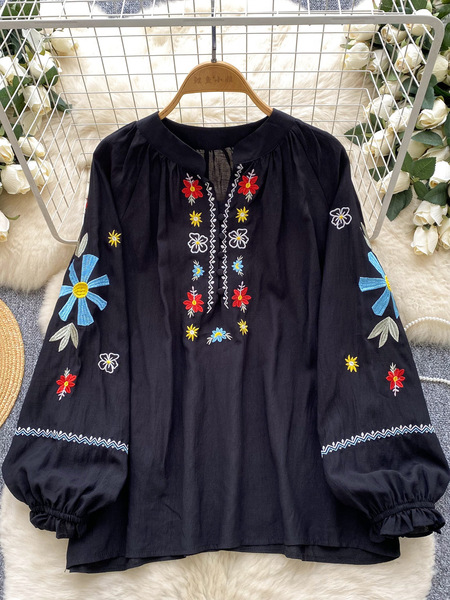 Retro ethnic flashlight with a round collar