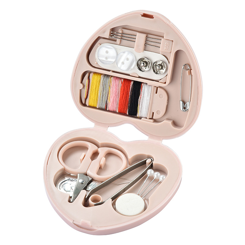 Creativo en forma de corazón portátil 8-pieza estudiante dormitorio hecho a mano multifunción costura mini aguja y cable caja de almacenamiento traje