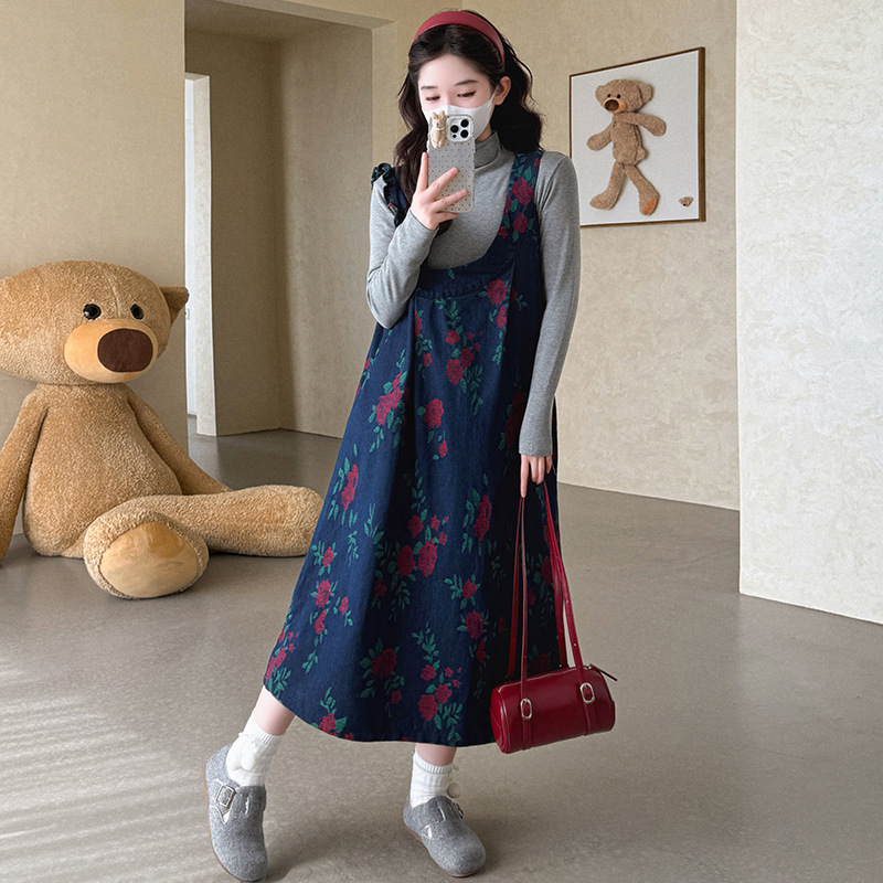 孕妇秋冬新款灰色针织打底衫+宽松休闲牛仔花朵甜美背心裙两件套|undefined