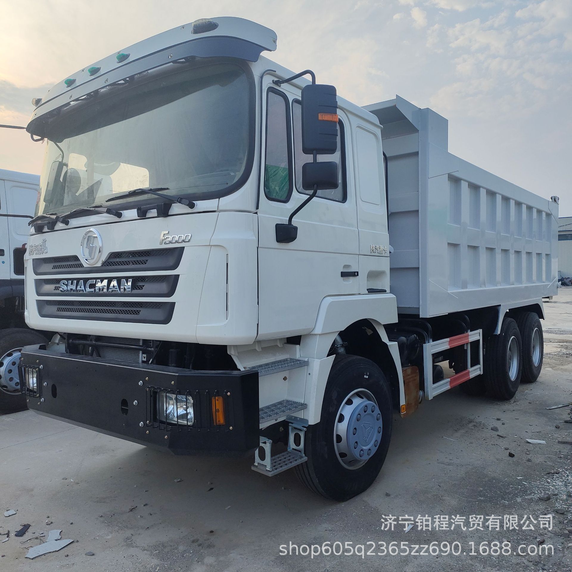 Cross-border export of Shaanqi Delong F3000 dump truck, 6*4 muck transport truck, ore engineering self-unloading truck