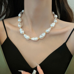 フランスのレトロな不規則なバロック模造真珠のネックレスの女性の新しいトレンディな OT バックルネックレスパーソナライズされたニッチ鎖骨チェーン