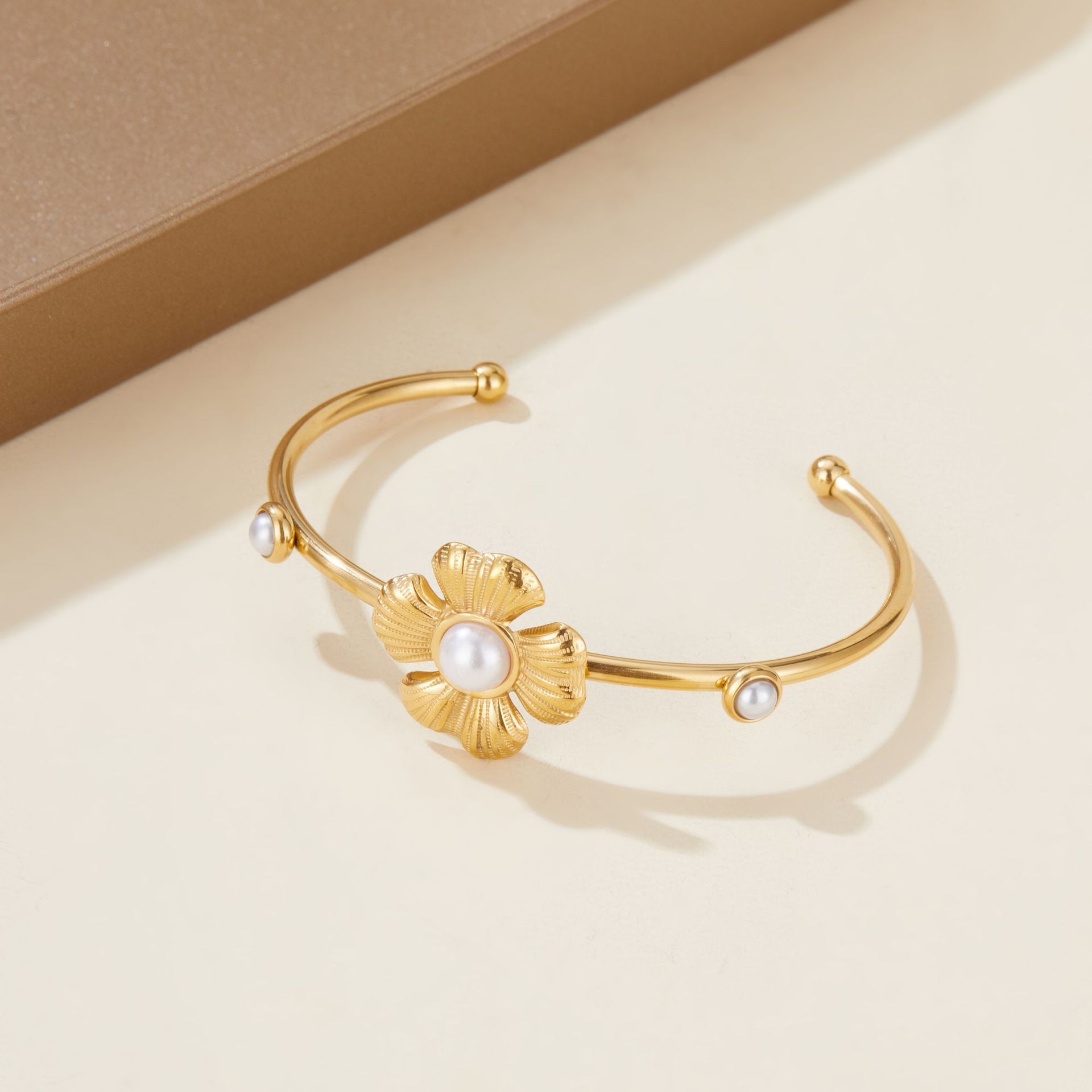 Holiday, Daily Occasion 304 Stainless Steel Material Vacation Simple Style Flower 304 Stainless Steel Bangle In Bulk