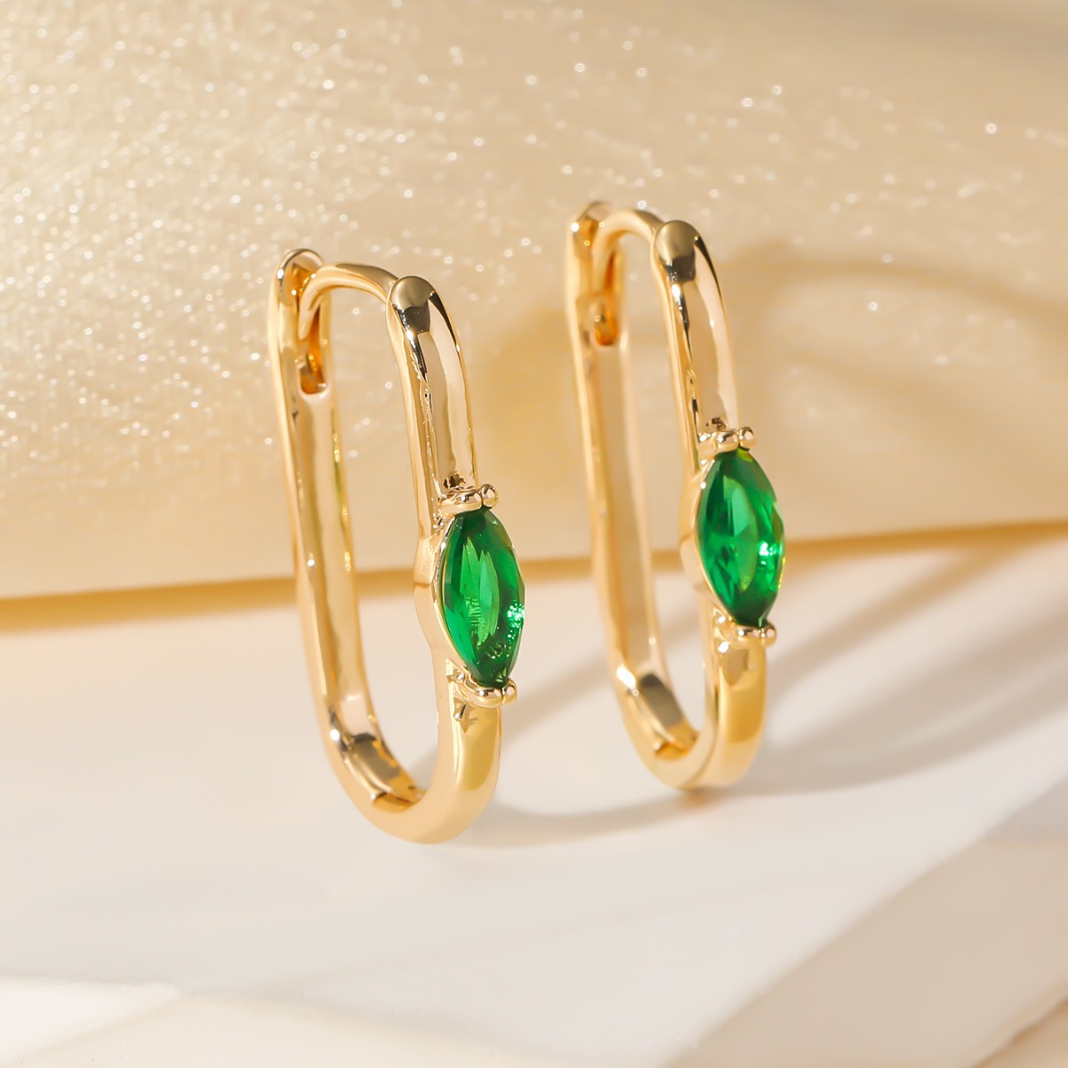 Simple Retro Elegance Geometric Copper Inlaid Zircon Ear Ring