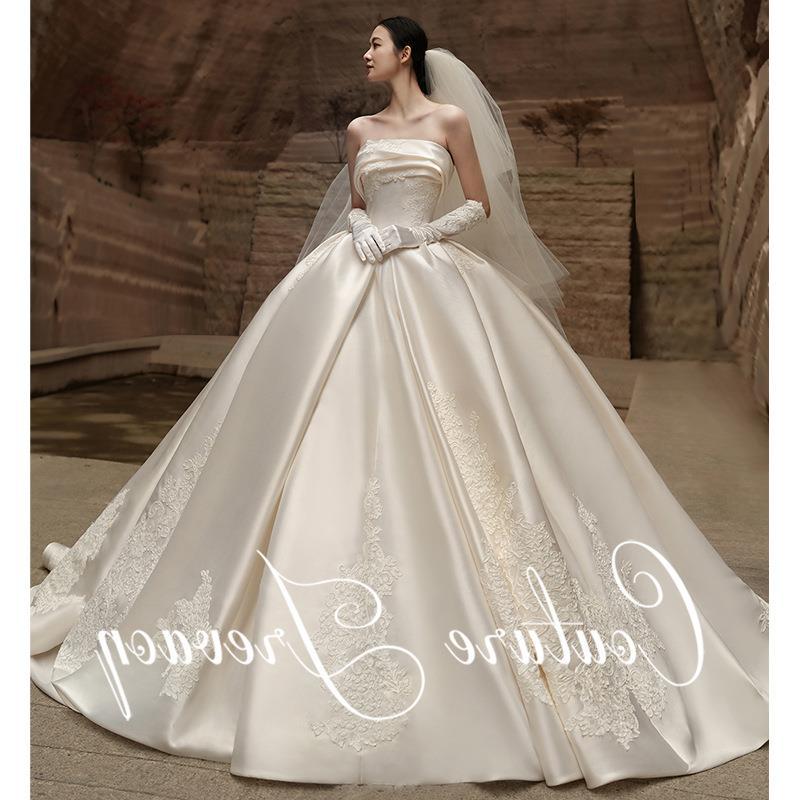 Vestido de novia de lujo de alta gama para novias, nuevo modelo 2026, vestido de satén sin tirantes con un cola grande y único, vestido largo estilo francés.