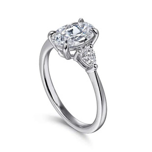 18K Yellow White Gold Oval Diamond Three Stone Diamond Ring Women's Cultivation Engagement Wedding Ring IGI Certificate Laboratory Diamond Ring