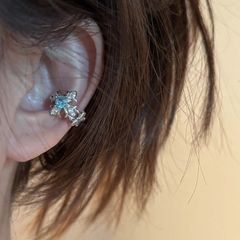 フルダイヤモンドの十字架イヤークリップ、フレンチレトロファッション、シンプルデザイン、個性的でユニーク、どんなスタイルにも合う、クールなイヤーカフ