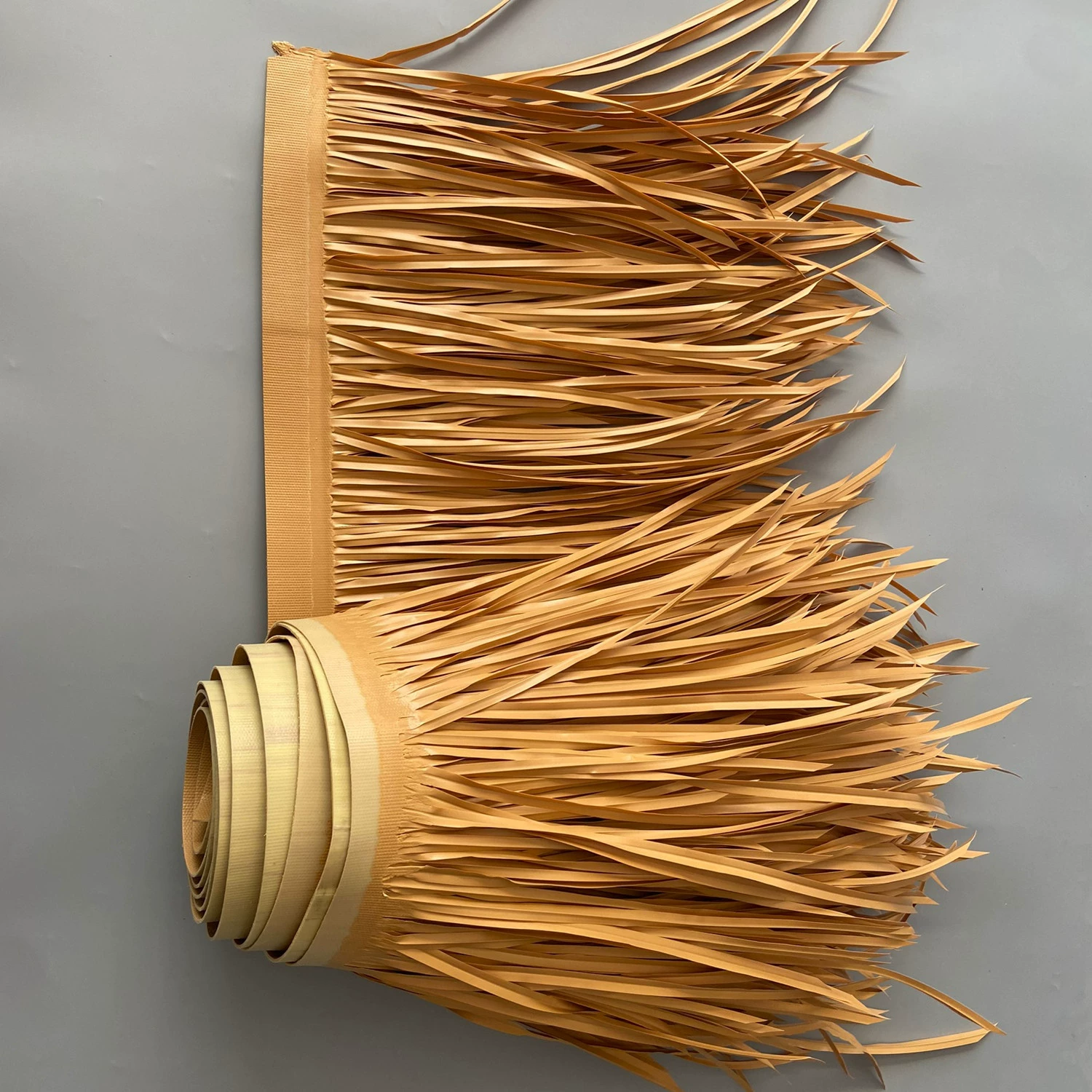 Новый стиль антикварный прочный огнестойкий антикоррозийный декоративный шерстяной соломенной плитки поддельный искусственный открытый пластиковый соломенный крыша