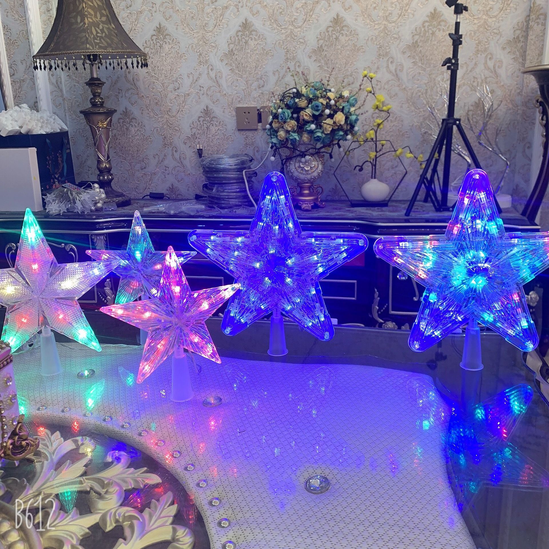 Suministro directo transfronterizo de luces LED en forma de estrella de cinco puntas, luces para la punta del árbol de Navidad, luces de ambiente para decoración de habitaciones con caja de baterías y enchufe.
