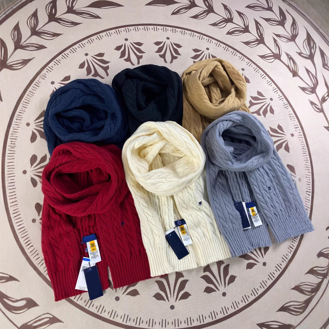 Scarf with pigtail